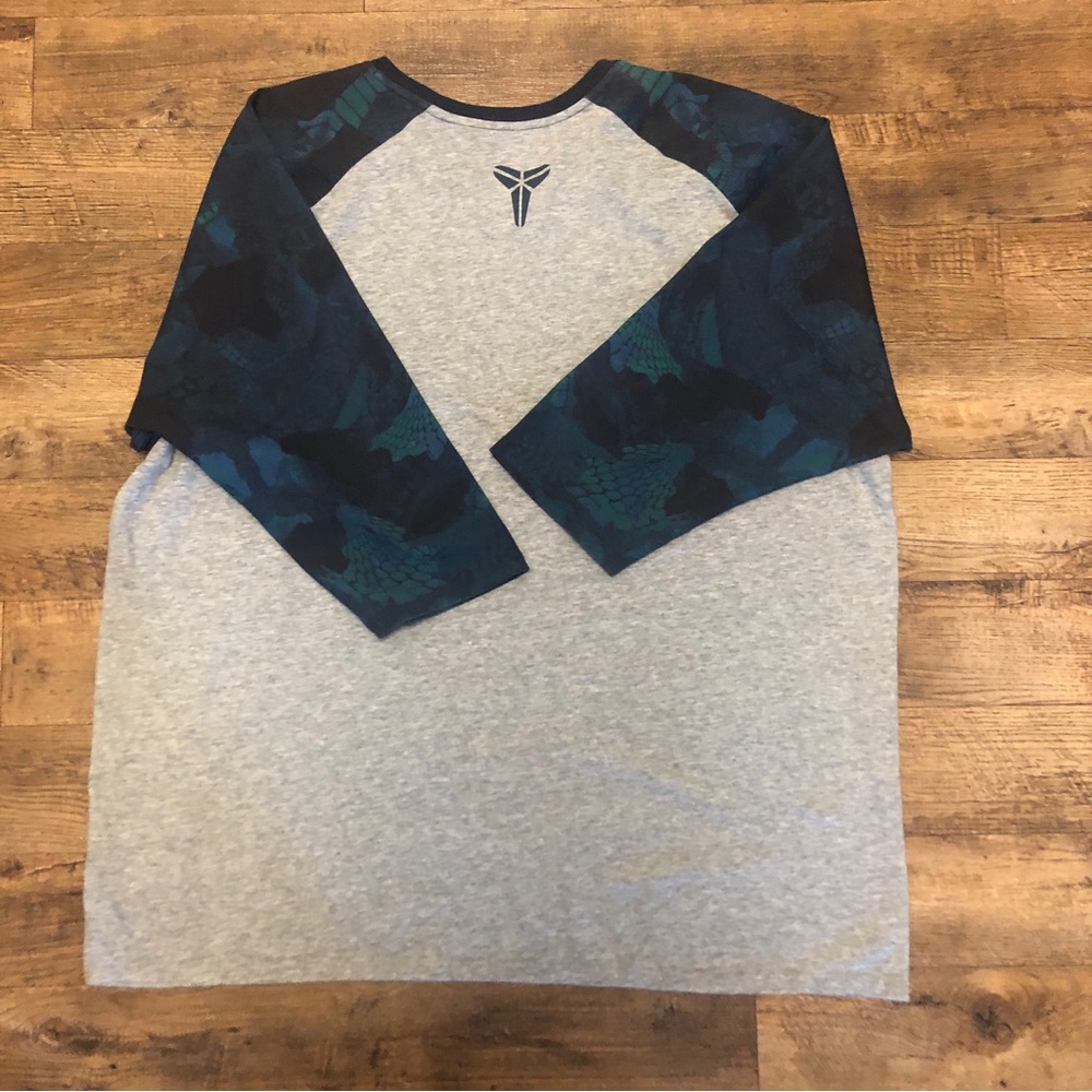 Kobe 3/4 sleeve dri-fit Nike t-shirt hard to find (rare) like new